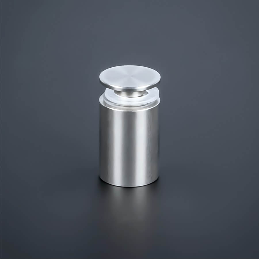 100er-Pack Abstandhalter schraubbar Edelstahl V2A Ø 15 mm stehend auf dunklem Untergrund