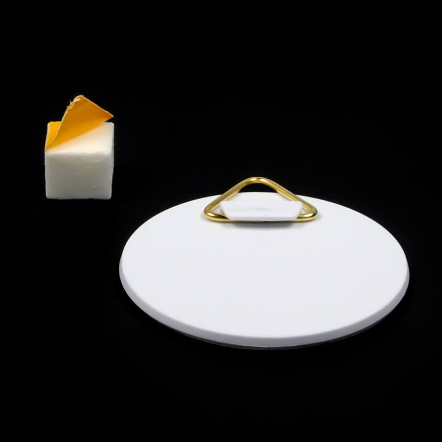 Bildaufhänger Ø60mm selbstklebend Haken und Puffer auf dunklem Untergrund