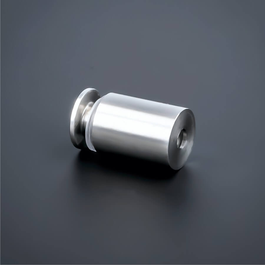 100er-Pack Abstandhalter schraubbar Edelstahl V2A Ø 15 mm liegend auf dunklem Untergrund