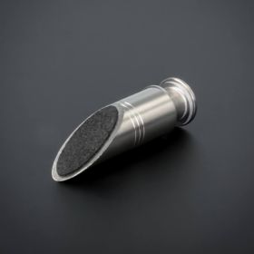 Tisch-Schildhalter für Platten mit Bohrung Edelstahl Ø 12 mm liegend Rückseite auf dunkem Untergrund