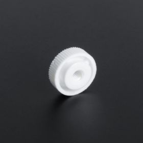 Rändelmutter Ø 15 mm für M4 Gewinde weiß stehend auf dunklem Untergrund