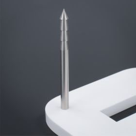 Edelstahlbolzen Buchstabenbefestigung montiert auf dunklem Untergrund