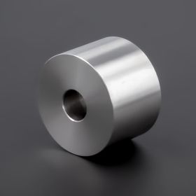 Distanzscheibe M8 | M10 | Distanzrohr Edelstahl Ø 30x20mm liegend auf dunklem Untergrund