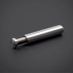 Tischaufsteller Edelstahl V2A zusammengeschraubt liegend auf dunklem Untergrund