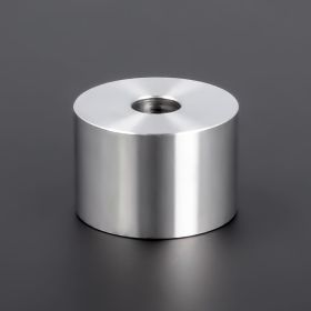 Distanzscheibe M8 | M10 | Distanzrohr Edelstahl Ø 30x20mm stehend auf dunklem Untergrund