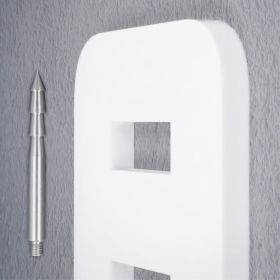 Edelstahlbolzen Buchstabenbefestigung montiert an Außenfassade