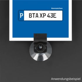 Kartenhalter Ausweishalter befestigt als Anwendungsbeispiel auf dunklem Untergrund