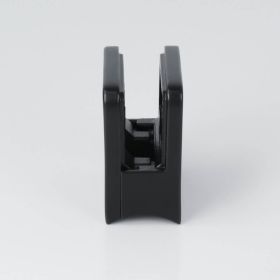 Edelstahl-Halter für Glas eckig 45x45mm schwarz RAL9005 stehend auf hellem Untergrund