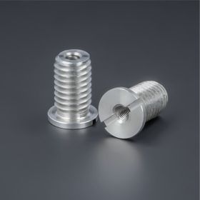 Einschraubmutter Edelstahl M5 zwei Stück auf dunklem Untergrund