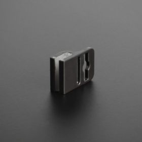 Kartenhalter Ausweishalter liegend auf dunklem Untergrund