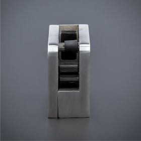 Glasklemmhalter Edelstahl eckig stehend auf dunklem Untergrund