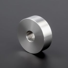 Distanzscheibe M8 | M10 Distanzstück Edelstahl Ø30x10mm liegend auf stehend gedreht Untergrund