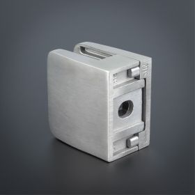 Glashalter Edelstahl 52x52mm mit Sicherung stehend Rückseite auf dunklem Untergrund