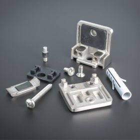 Glashalter Edelstahl 52x52mm mit Sicherung Lieferumfang auf dunklem Untergrund