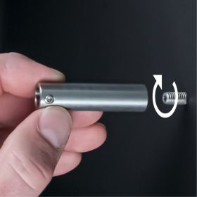 Schilderbefestigung verdeckte Montage Ø13x50mm Montagevorgang Distanzhülse