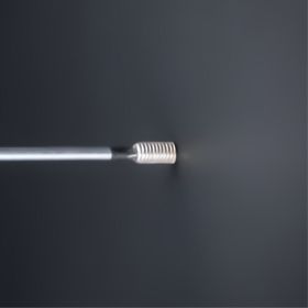 Abstandshalter verdeckte Montage Ø13x40mm Stockschraube in dunkler Wand geschraubt