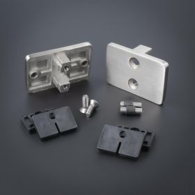 Glashalter Steckverbinder Edelstahl Lieferumfang auf dunklem Untergrund